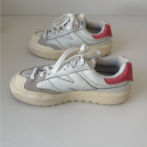 New Balance CT302 Women’s Sneakers. Excellent Condition. Size 7.5 - Picture 6 of 8